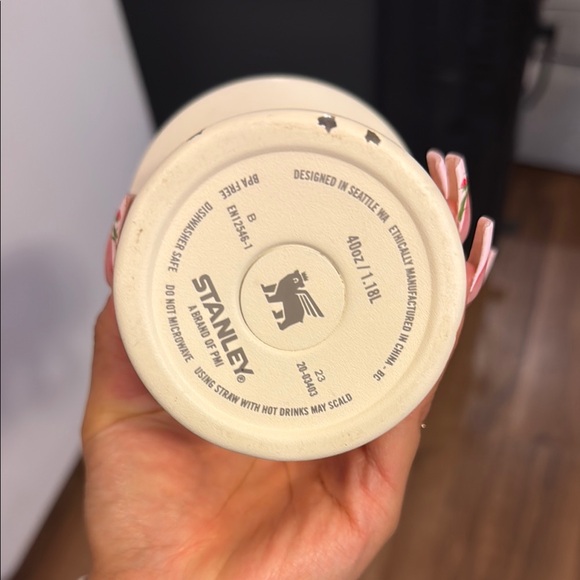 Stanley Cream Travel Mug - Picture 4 of 4